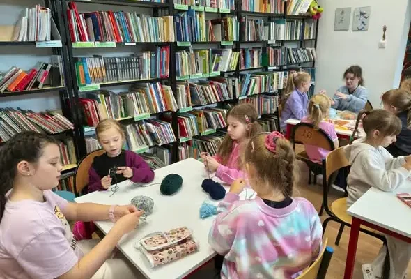 Pierwsze sploty – uczniowie odkrywają magię szydełkowania