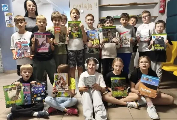 Klasa 4a odkrywa magię książek – nowa akcja „Uwolnij książkę!”