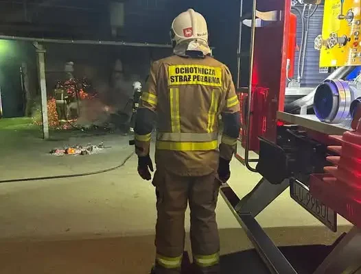 Pożar skrzyń w Kraśniku – akcja strażaków na ul. Fabrycznej