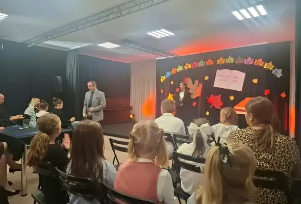 Uczennica z Gościeradowa awansowała do etapu powiatowego Jesiennego Konkursu Recytatorskiego
