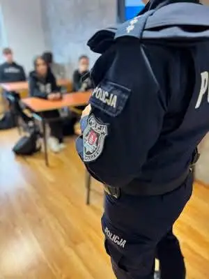Kraśnik: policjanci spotkali się z uczniami klas mundurowych ZS nr 3
