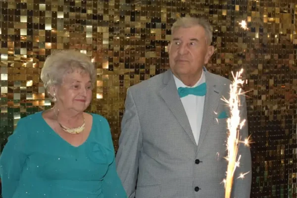 Państwo Halina i Edzio z Klubu Seniora „Radość Życia” świętowali 85. urodziny