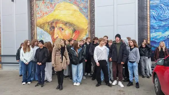 Uczniowie klasy 8 z Kraśnika na wystawie Van Gogha w Lublinie